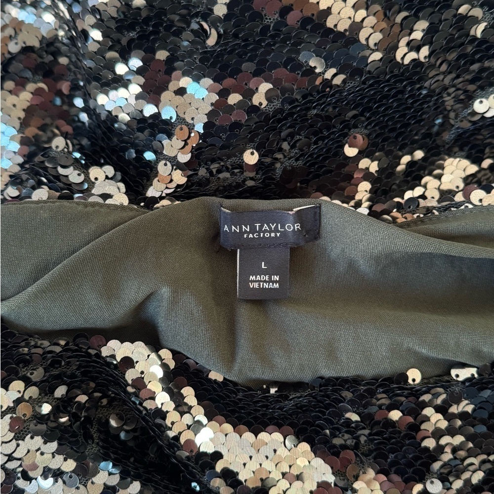 Ann Taylor Holiday Forest Green Sequin Top Sz L - Picture 9 of 9